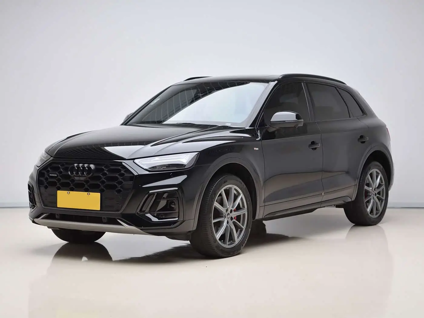 Audi Q5L 2023 — Фото 1/20