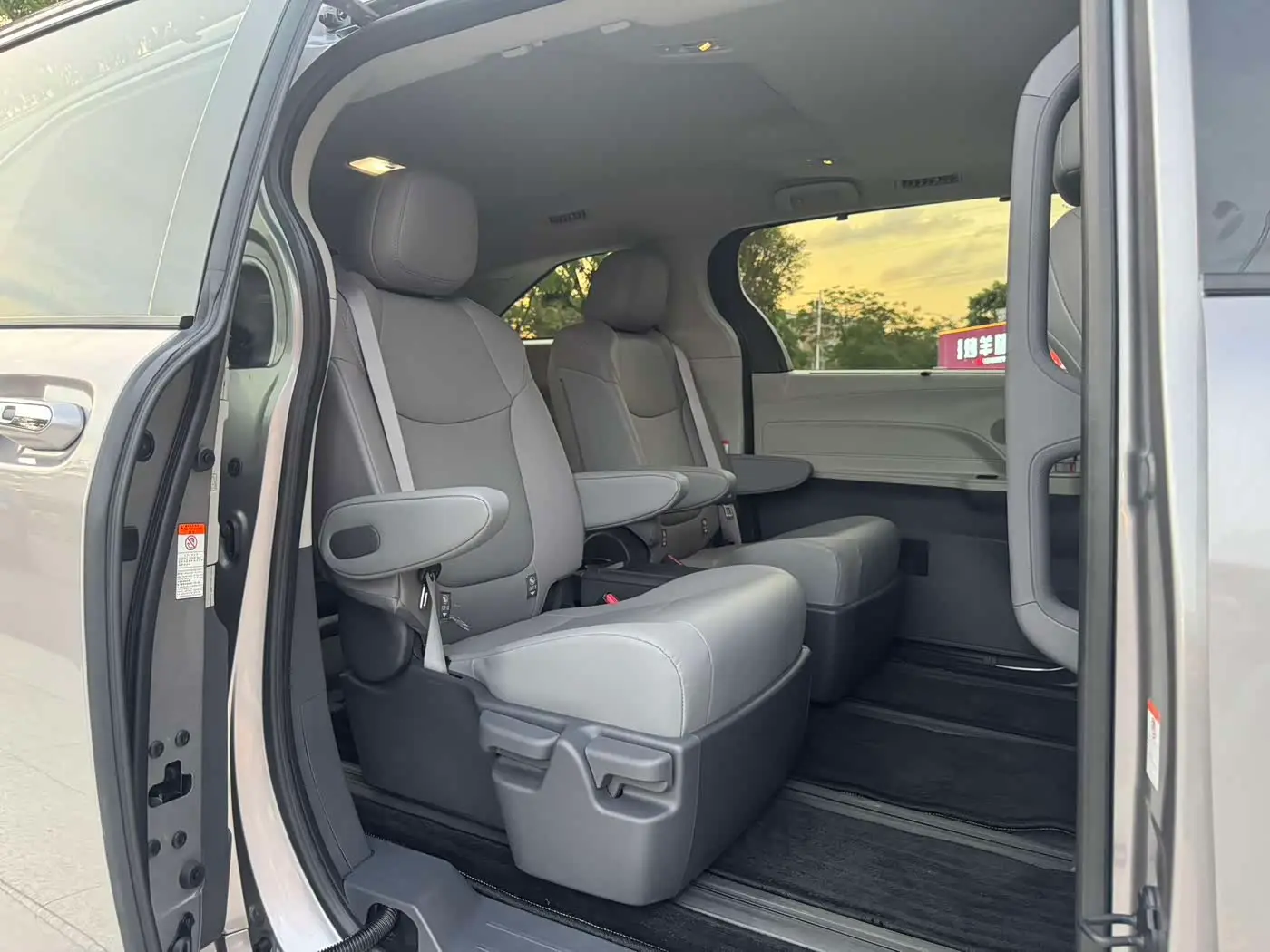 Toyota Granvia 2024 — Photo 19/20
