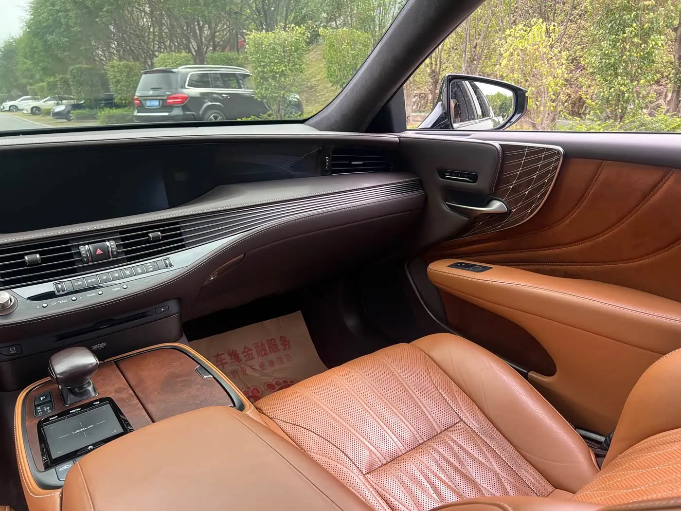 Lexus LS 2019 — Photo 14/20