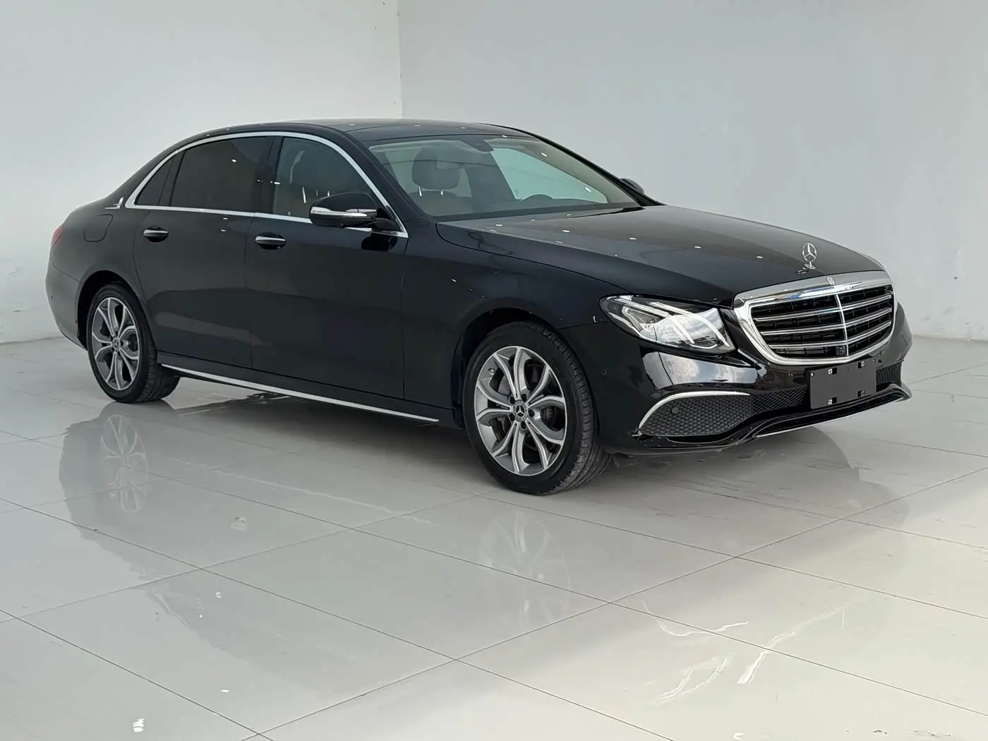 Mercedes-Benz E-Class 2020 — Photo 9/10