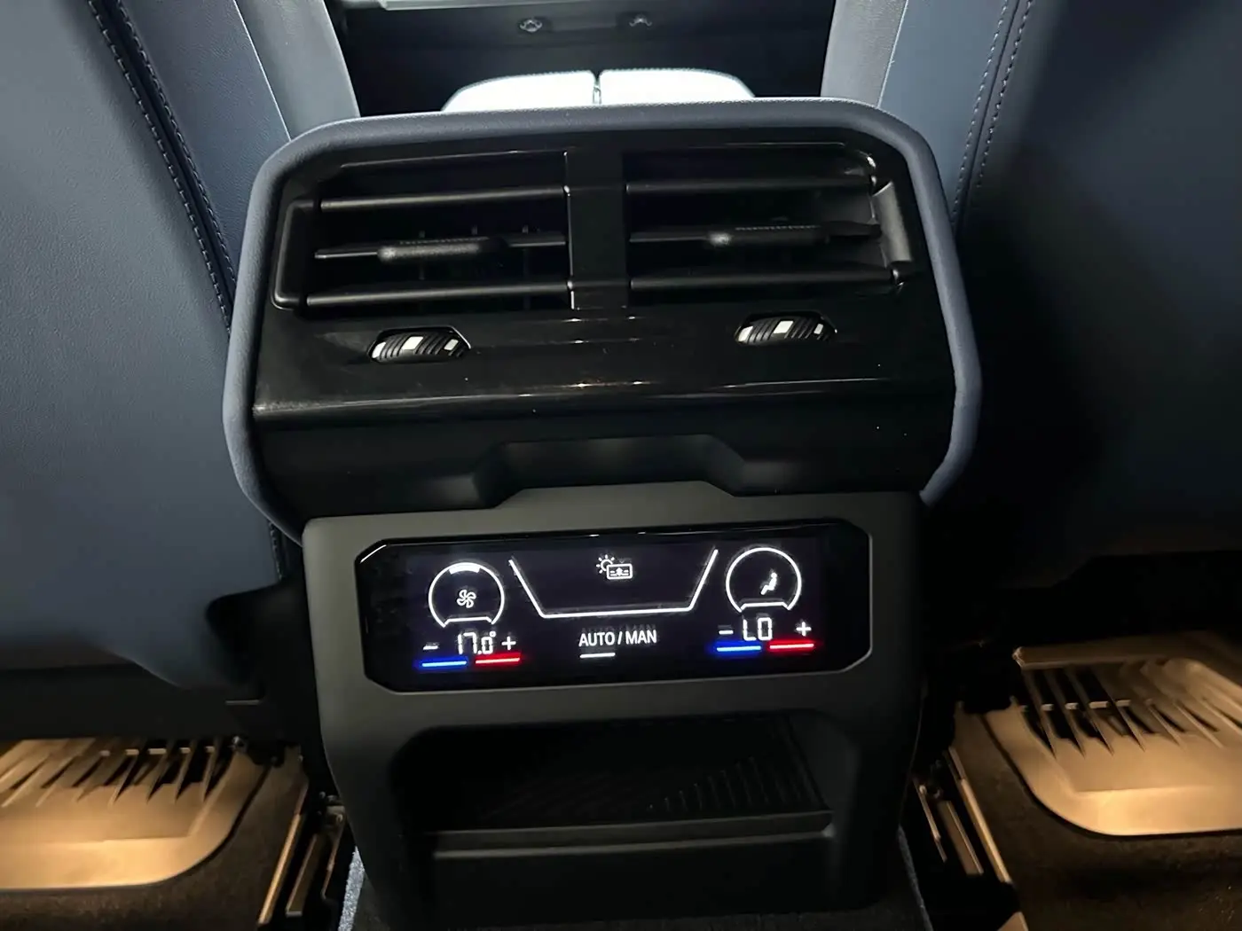 BMW 5 Series 2024 — Photo 13/16
