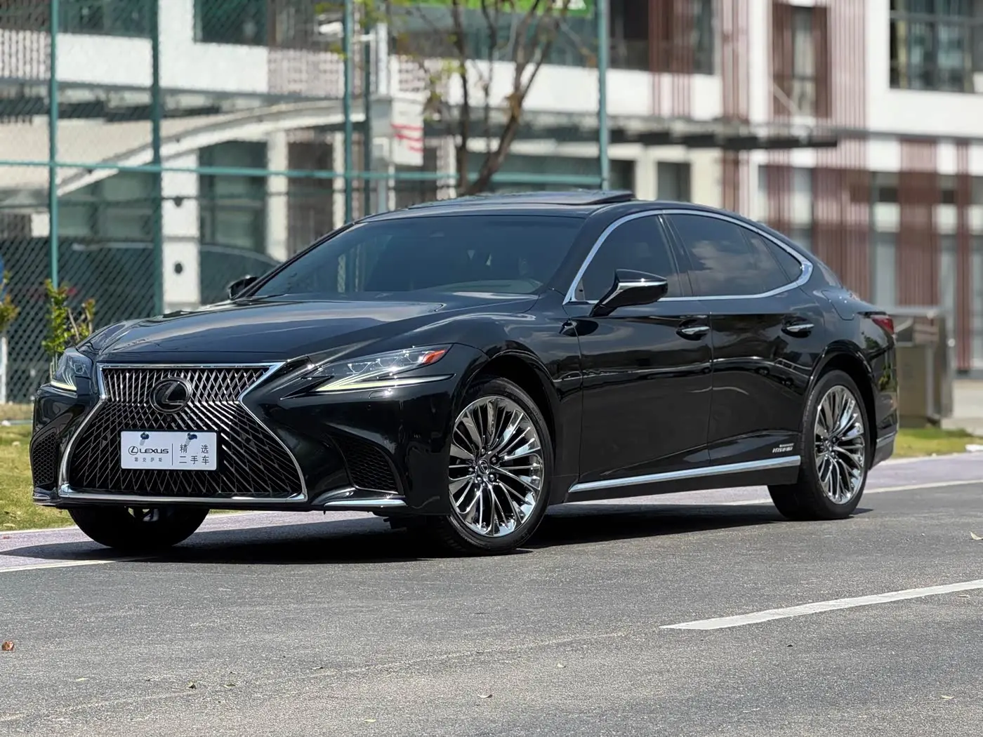 Lexus LS 2019 — Фото 1/20