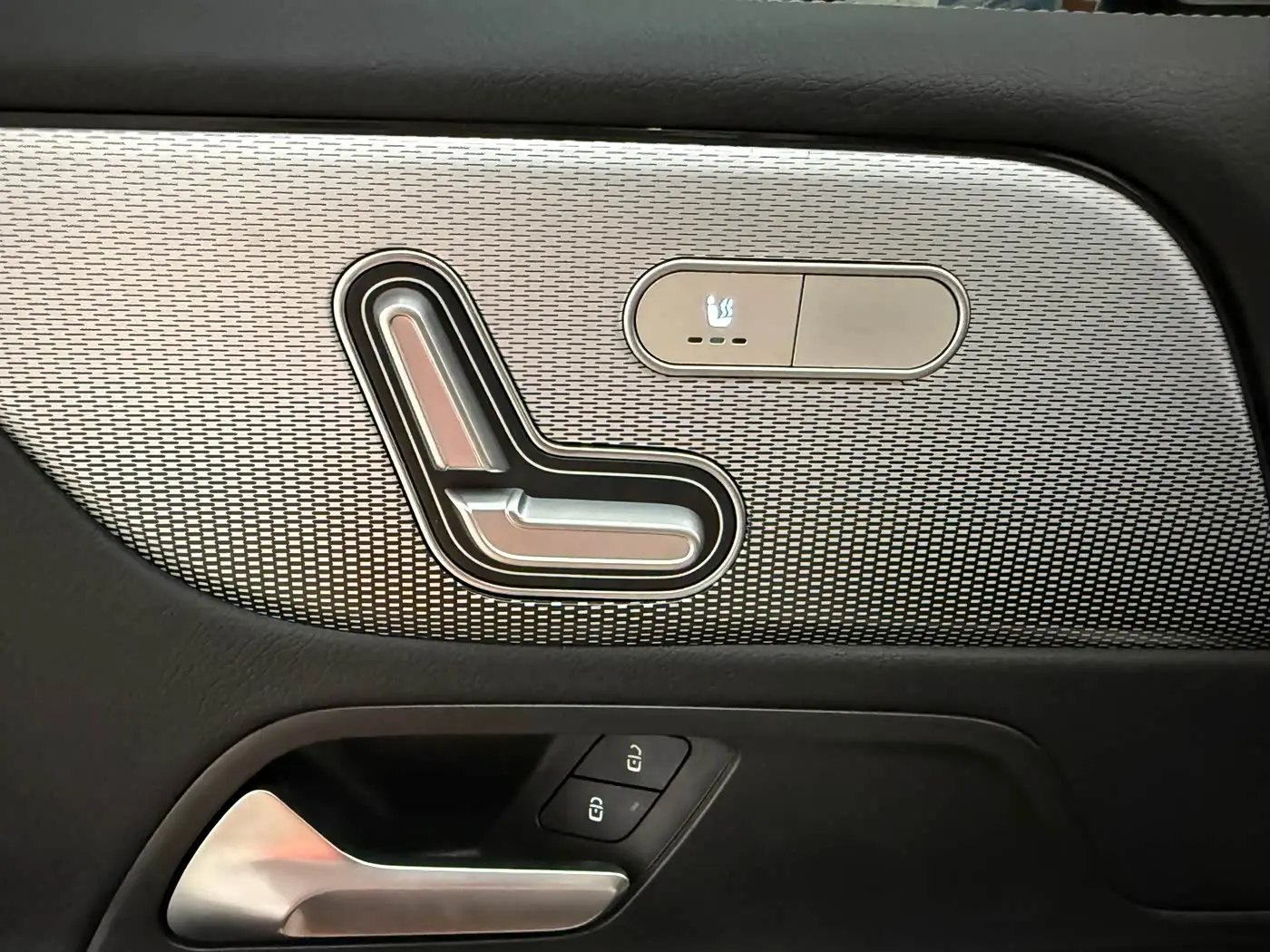 Mercedes-Benz GLB 2022 — Фото 17/20