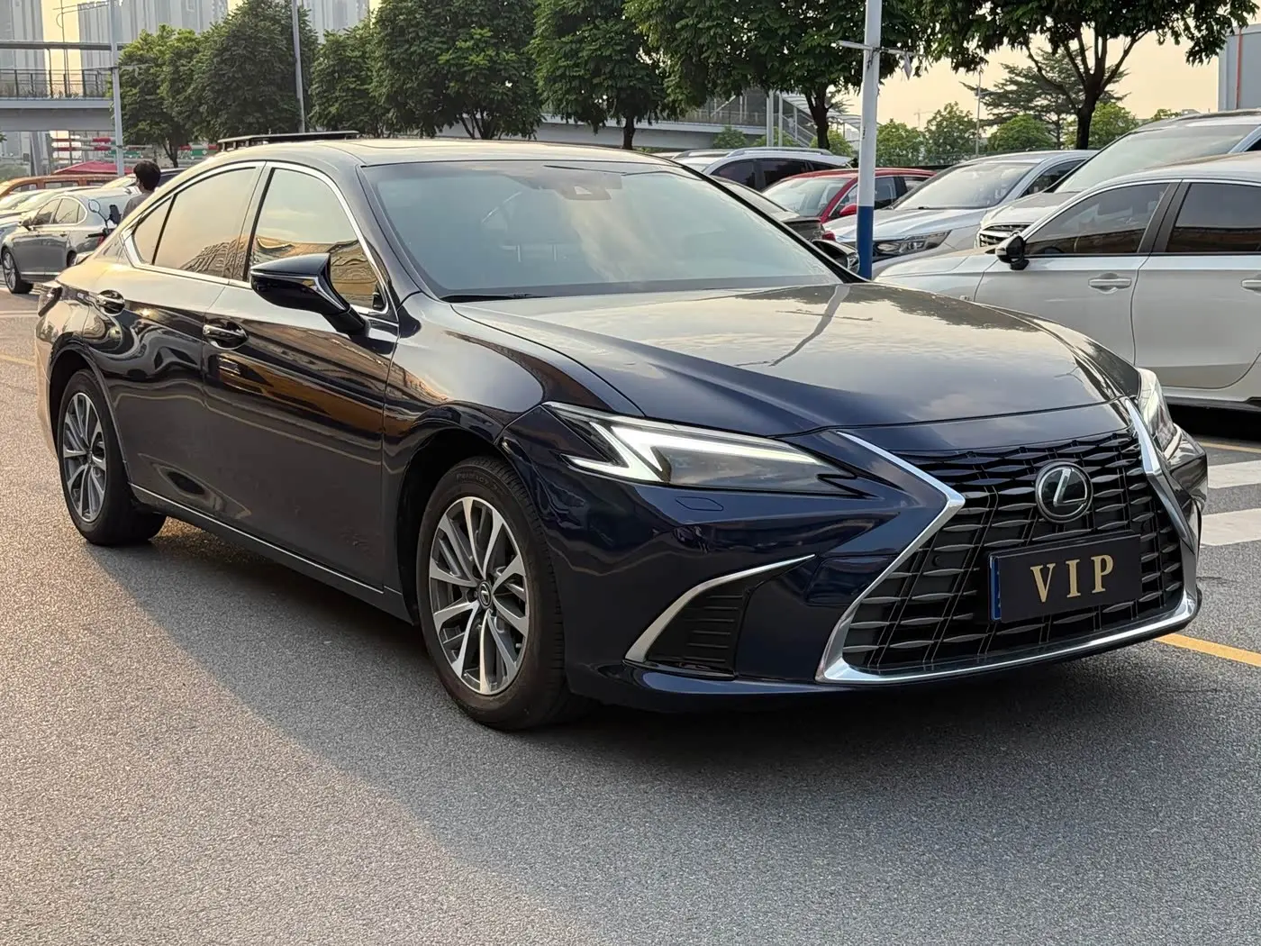 Lexus ES 2025 — Фото 3/9