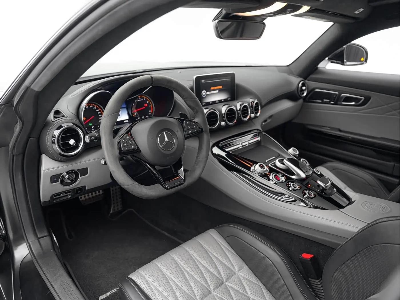 Mercedes-Benz AMG GT 2018 — Фото 11/20