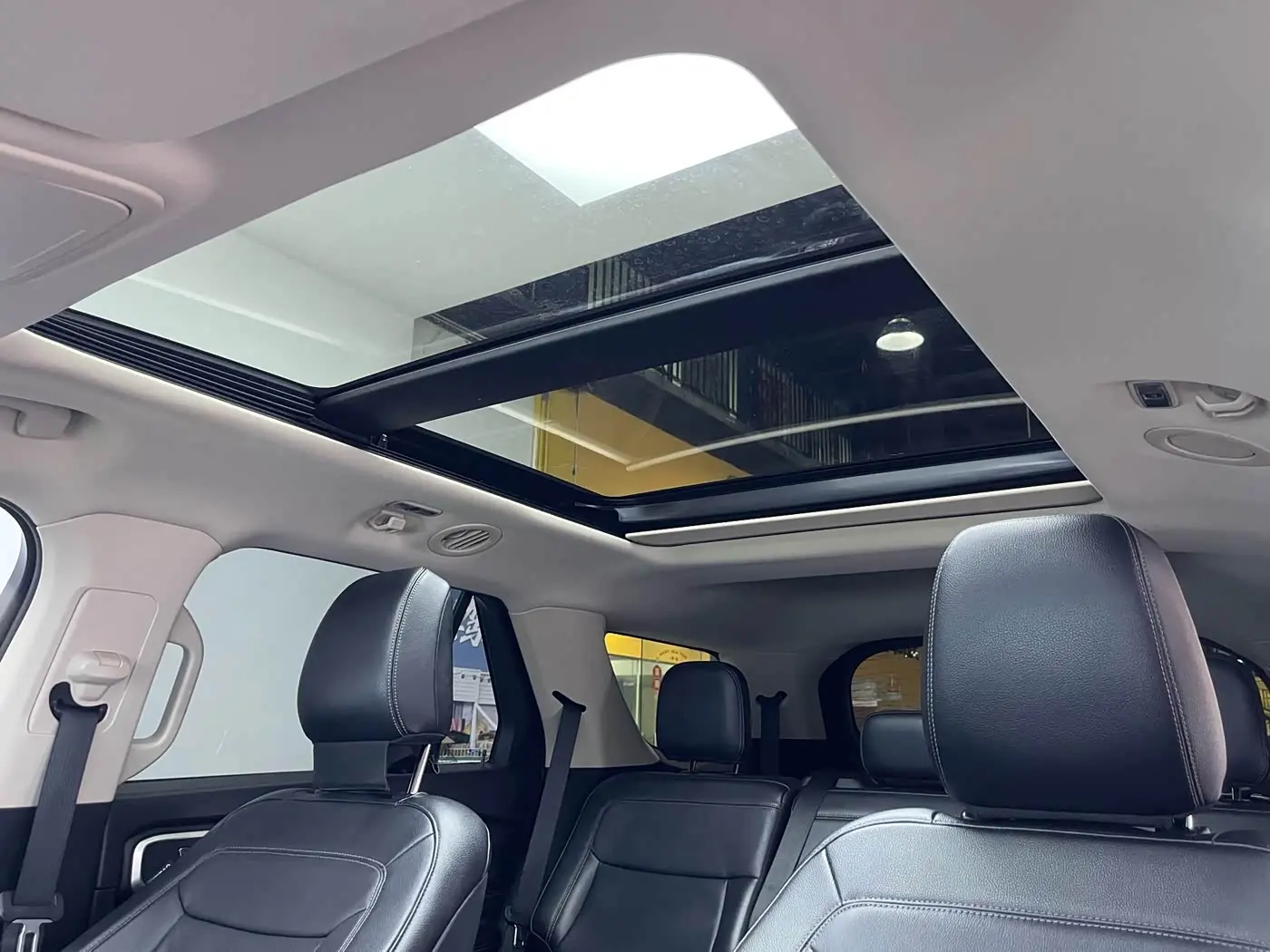 Ford Explorer 2021 — Photo 13/20