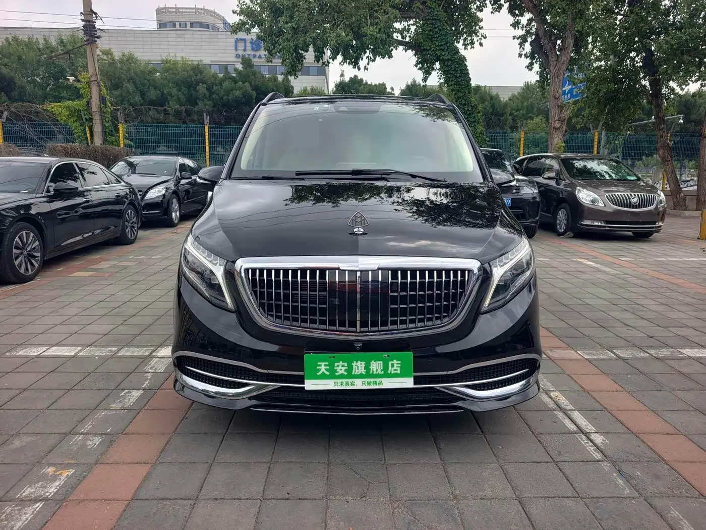 Mercedes-Benz V-Class 2022 — Фото 2/20