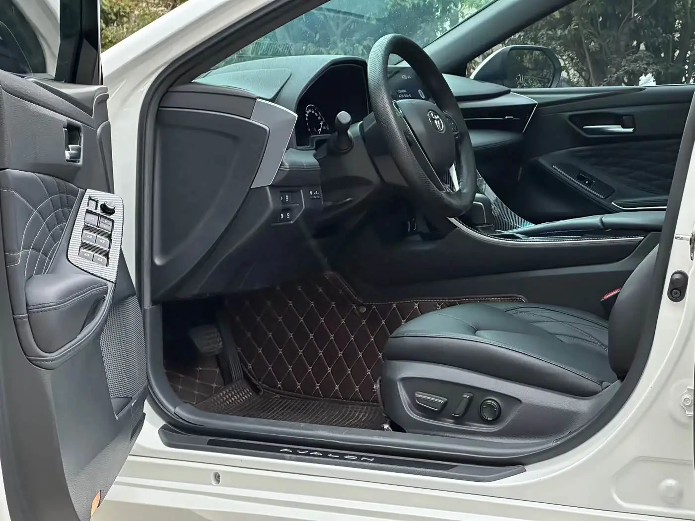 Toyota Avalon 2020 — Photo 5/9