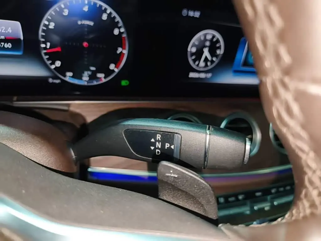 Mercedes-Benz E-Class 2020 — Photo 10/20