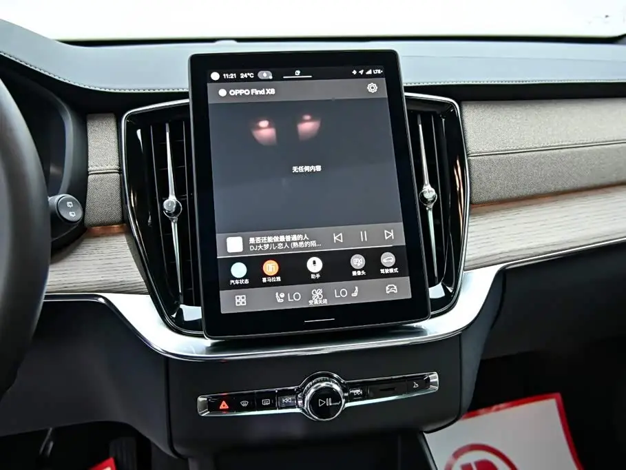 Volvo XC90 Plug-in Hybrid 2026 — Photo 17/20