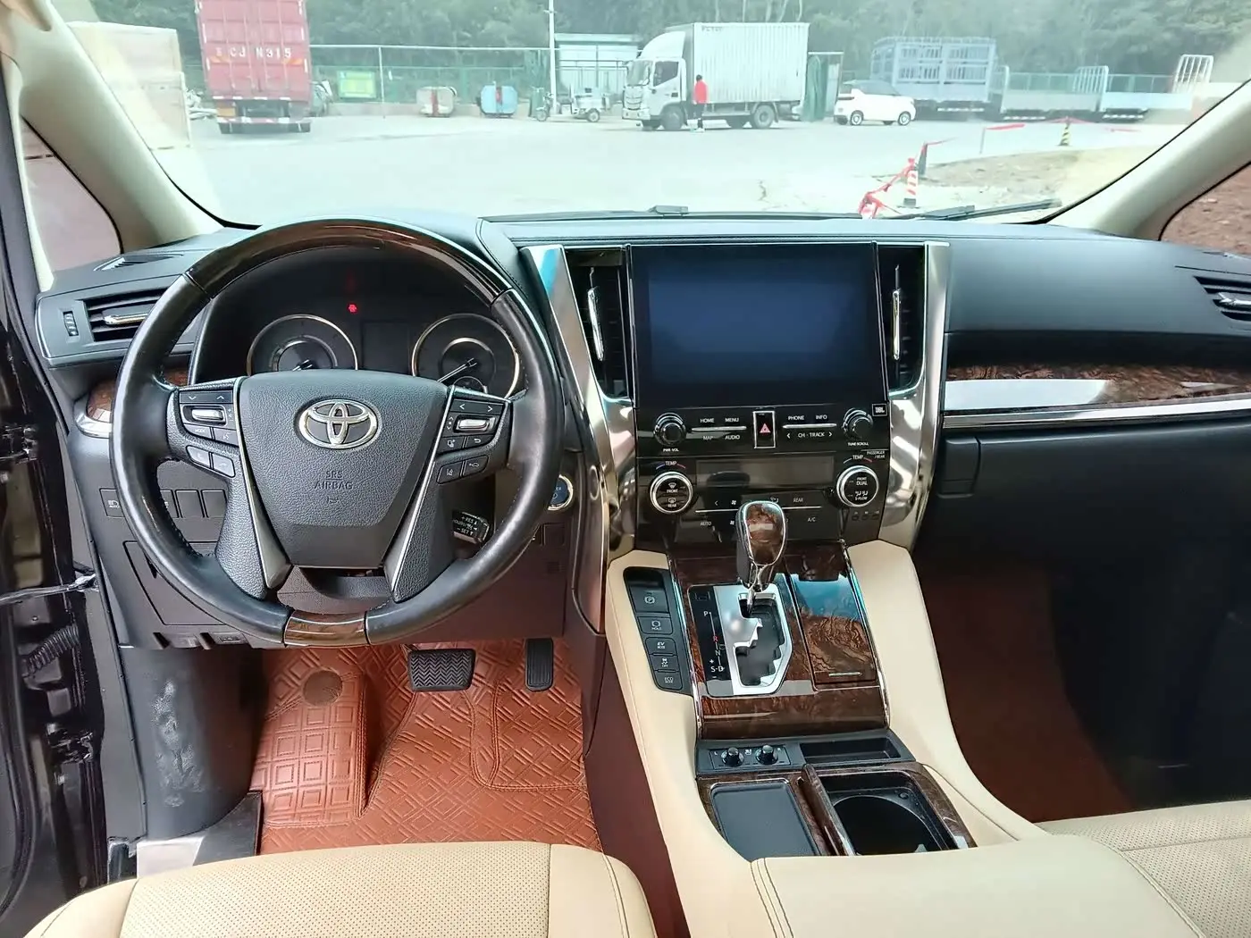 Toyota Alphard 2020 — Photo 6/9