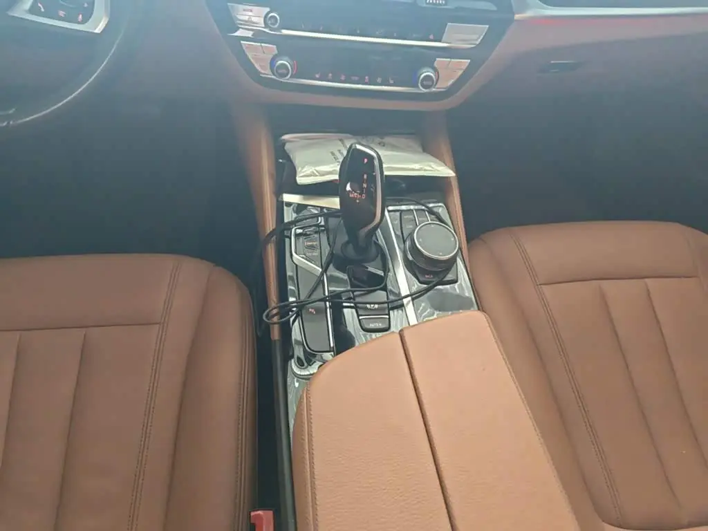 BMW 5 Series 2020 — Photo 14/20