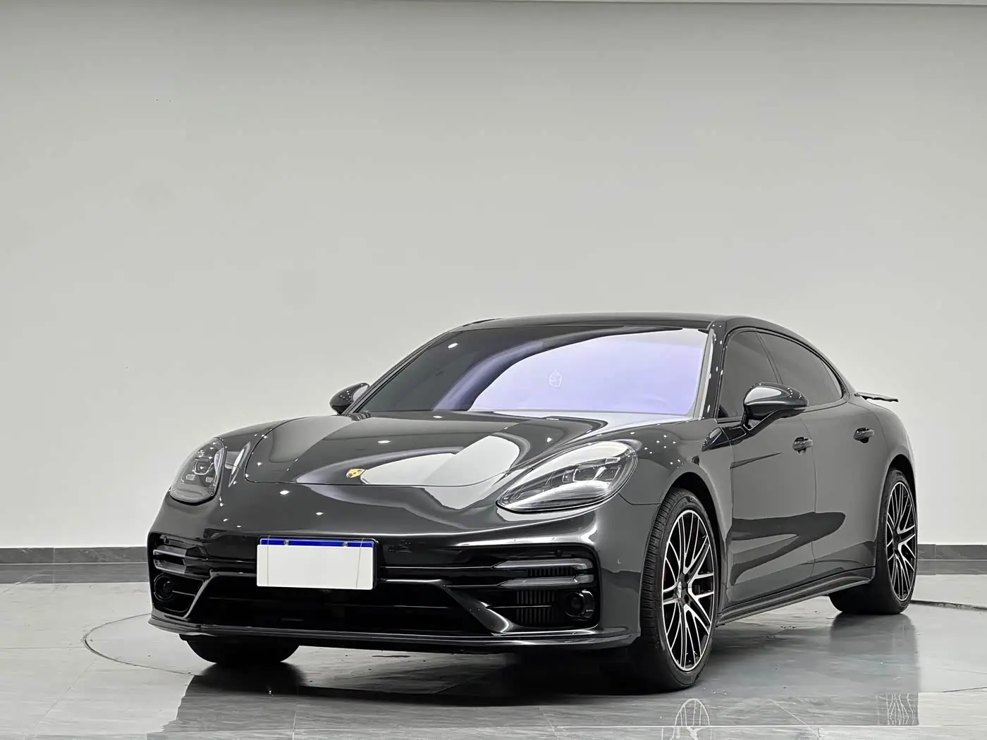 Porsche Panamera 2021 — Фото 1/20