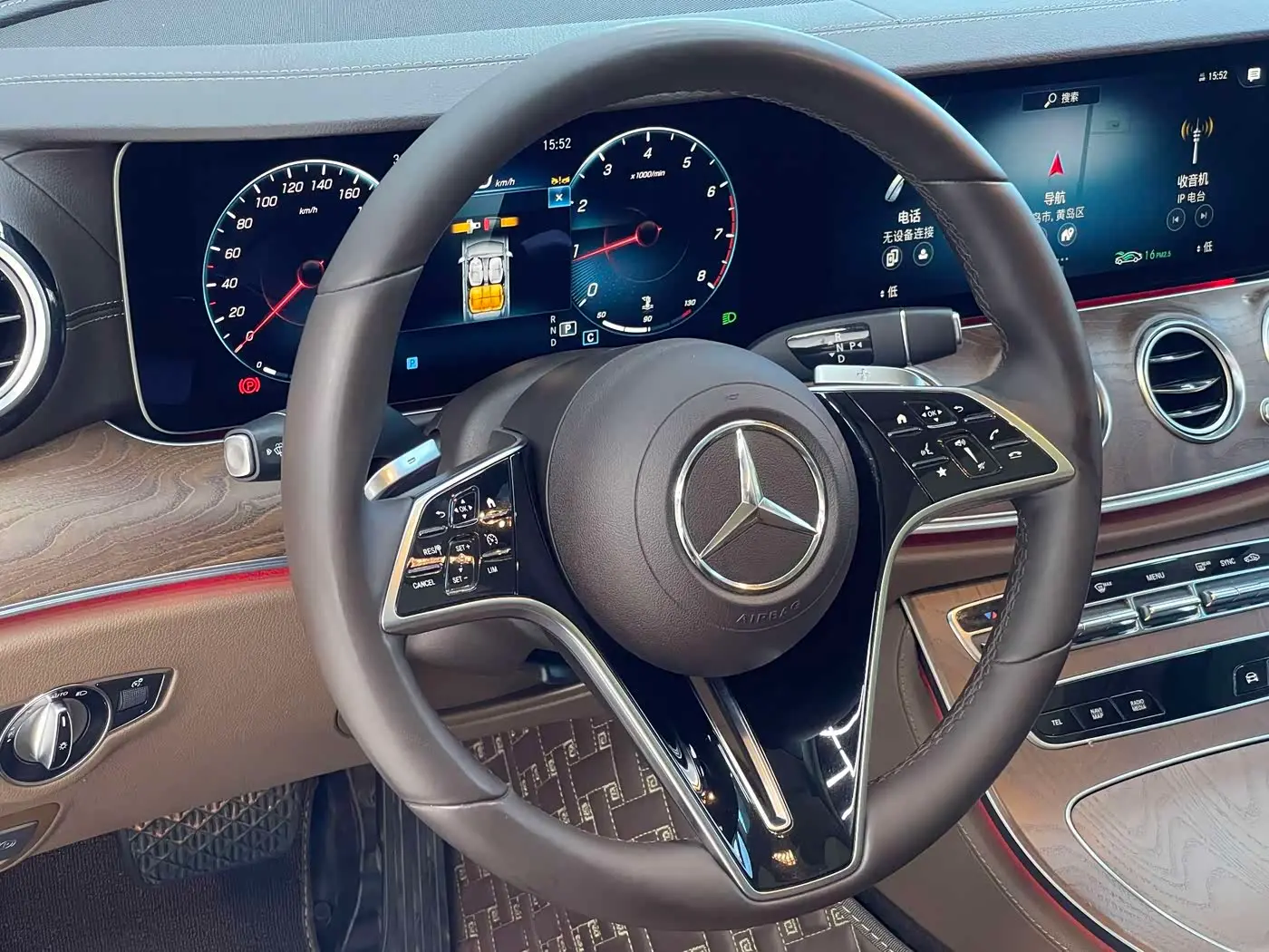 Mercedes-Benz E-Class 2023 — Photo 6/20
