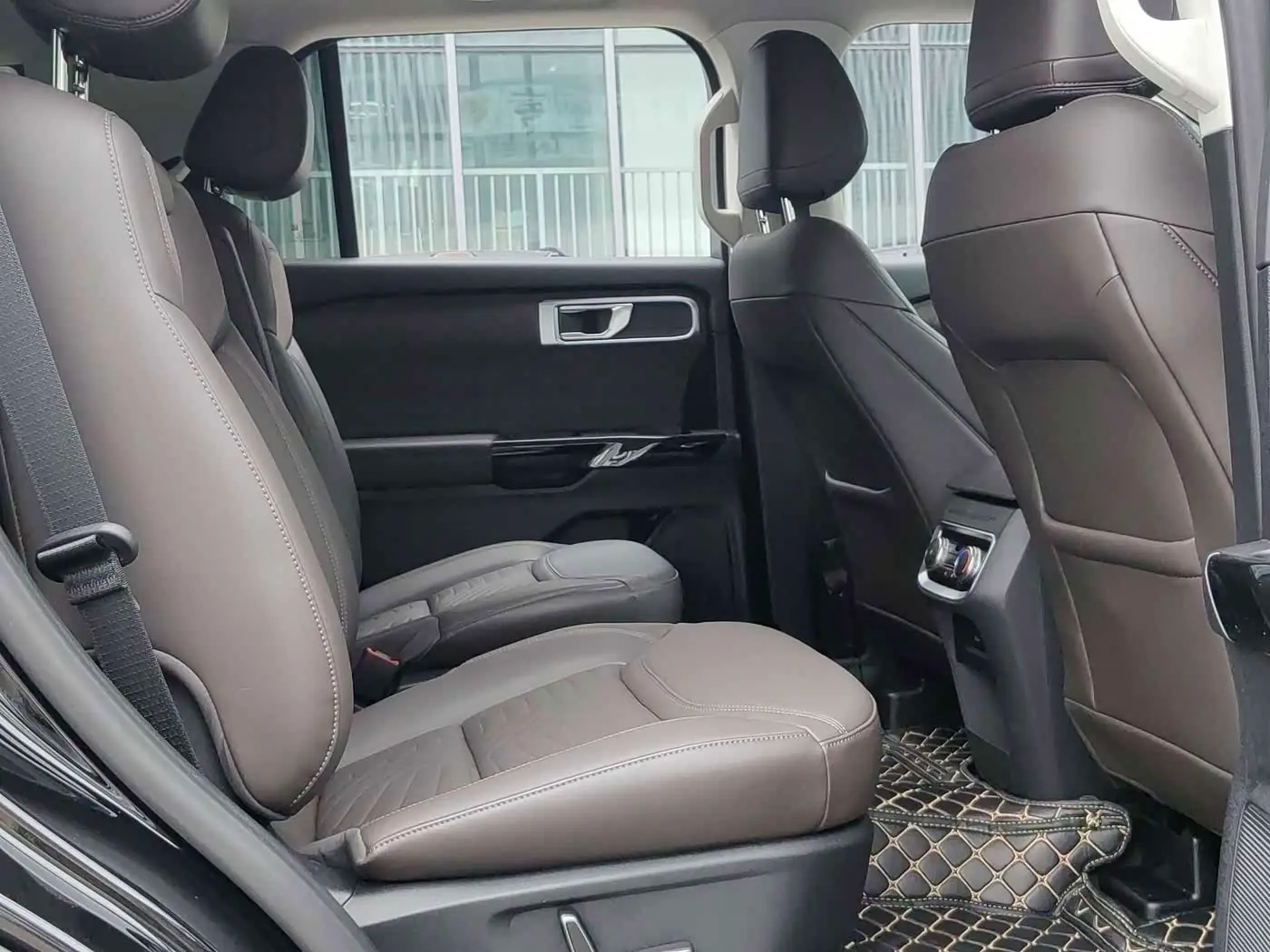 Ford Explorer 2025 — Photo 20/20