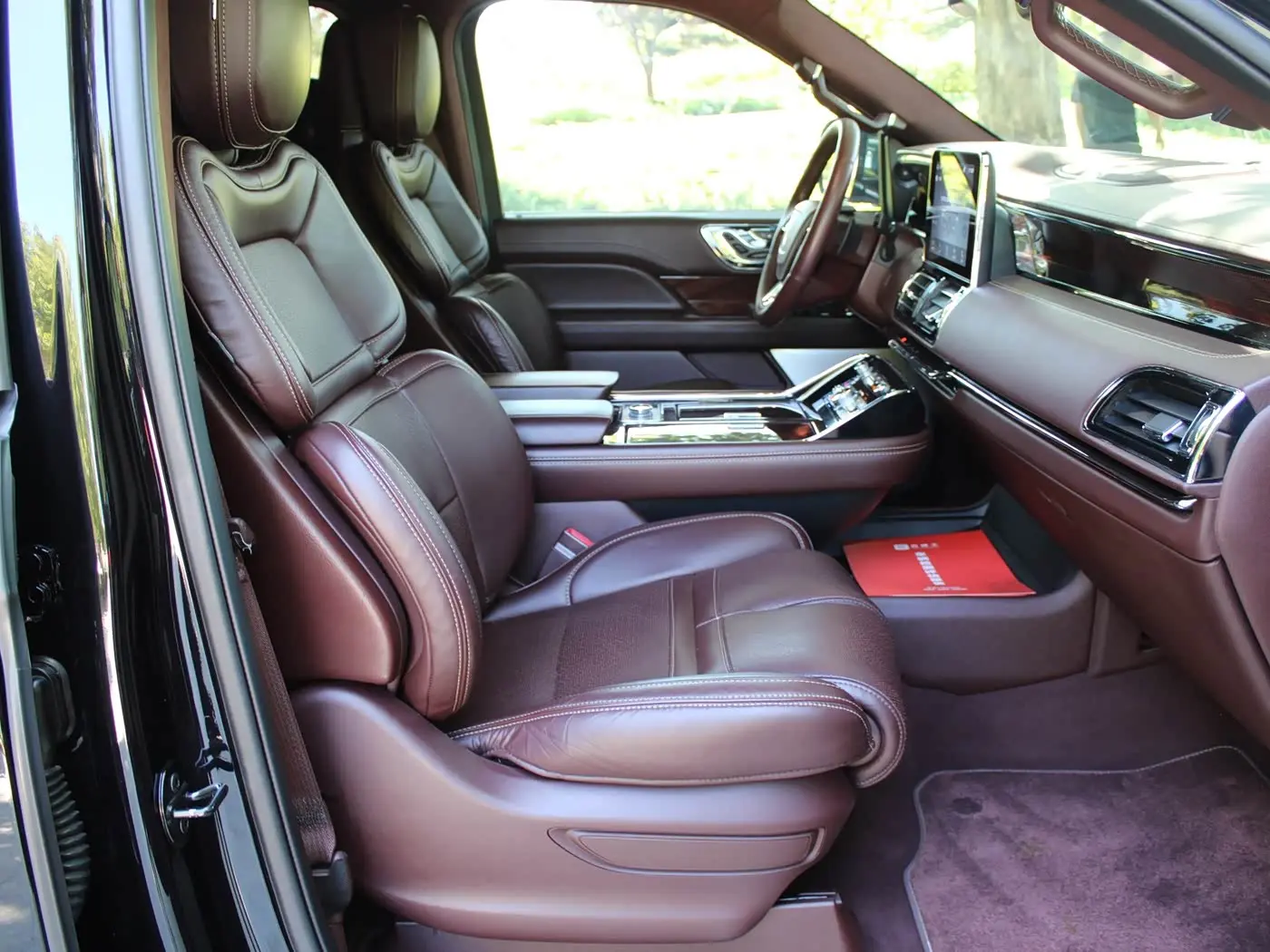 Lincoln Navigator 2021 — Photo 15/20