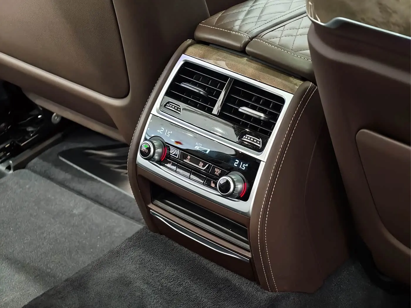 BMW 7 Series 2020 — ფოტო 17/20