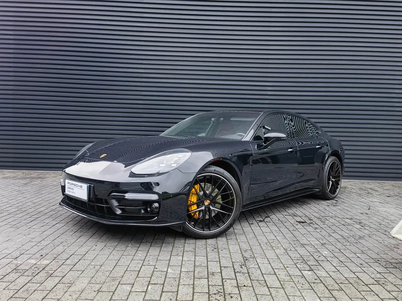 Porsche Panamera 2019 — Photo 1/10