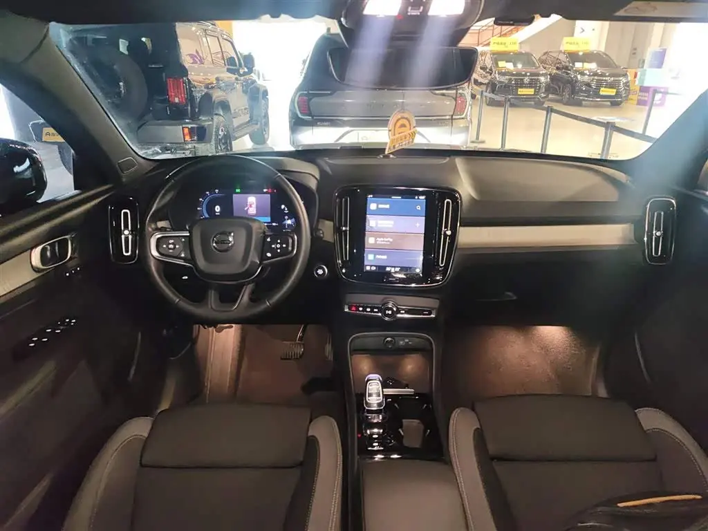 Volvo XC40 2023 — Фото 6/20