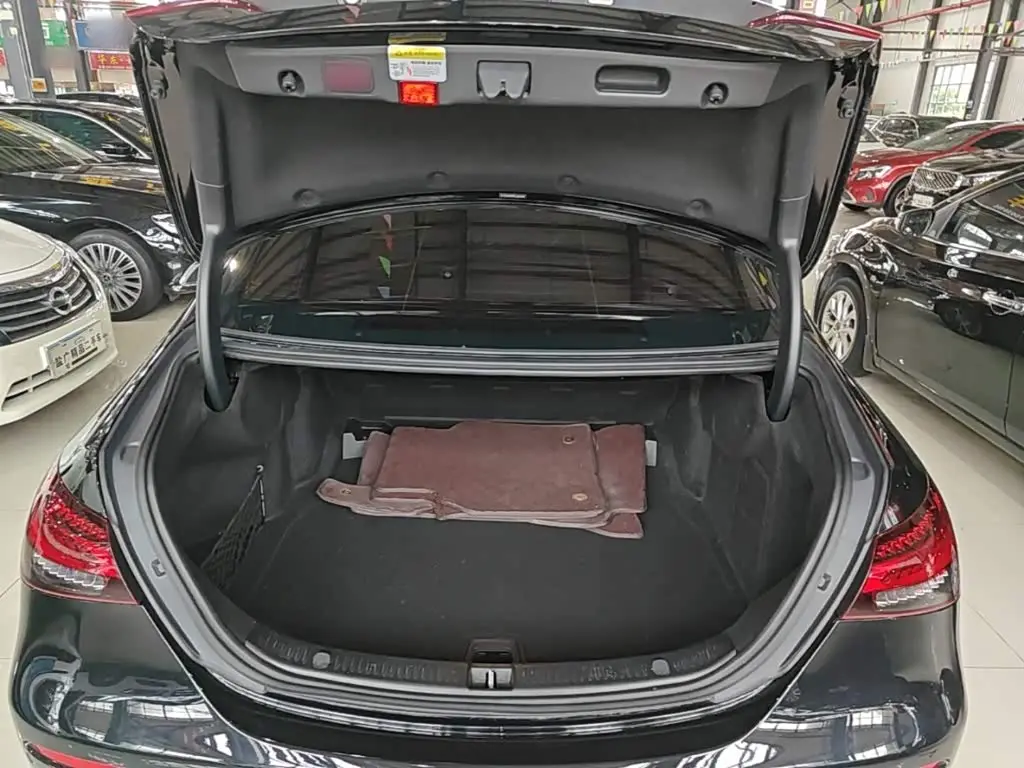 Mercedes-Benz E-Class 2022 — Photo 19/20
