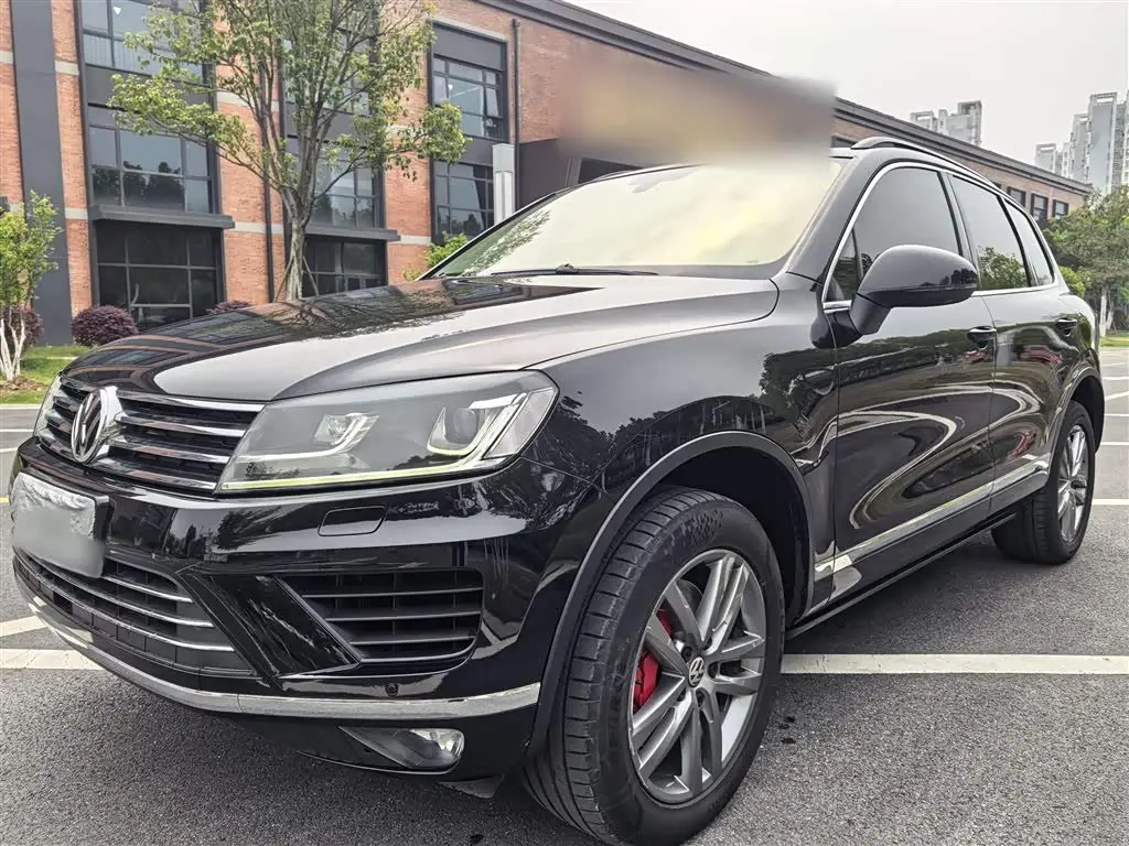Volkswagen Touareg 2018 — Photo 1/20