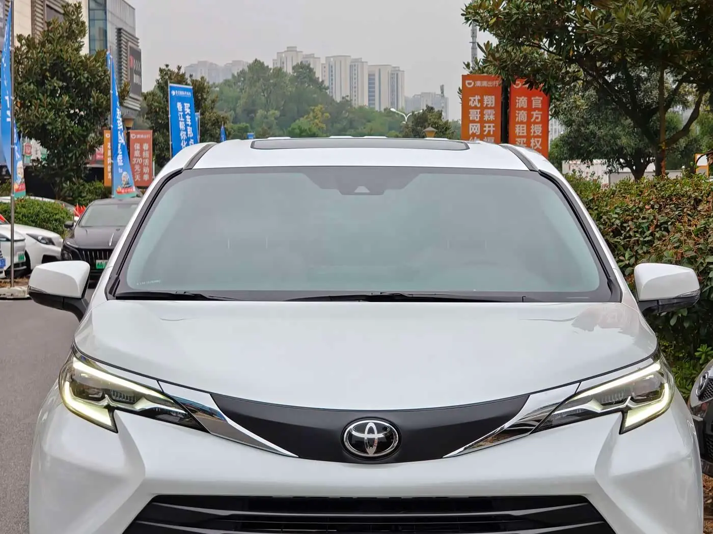 Toyota Sienna 2024 — Şəkil 2/14