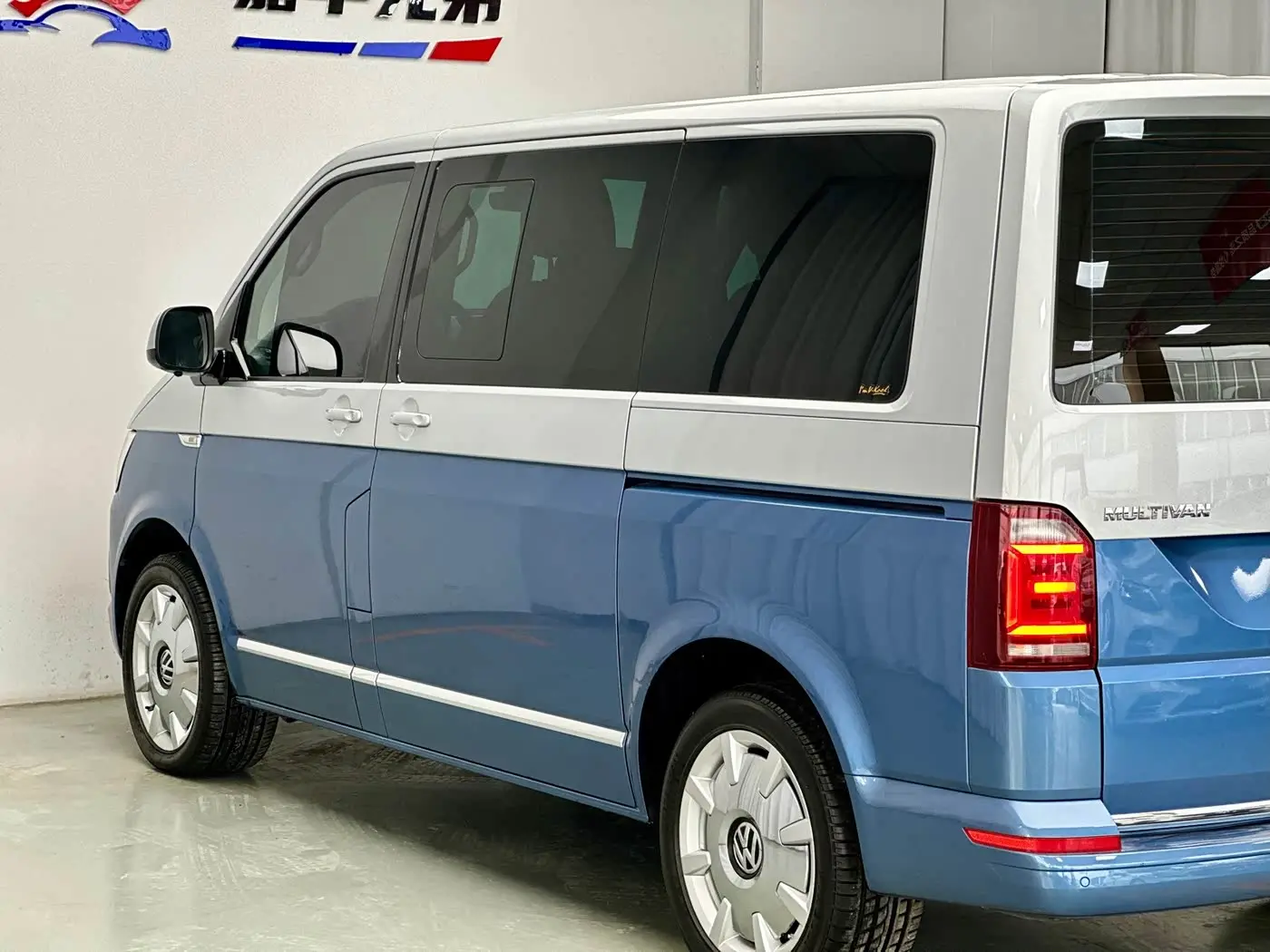 Volkswagen Multivan 2018 — ფოტო 14/20