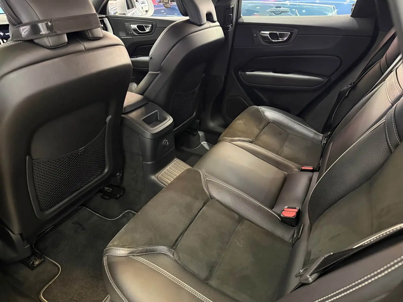 Volvo XC60 Plug-in Hybrid 2019 — Фото 18/20