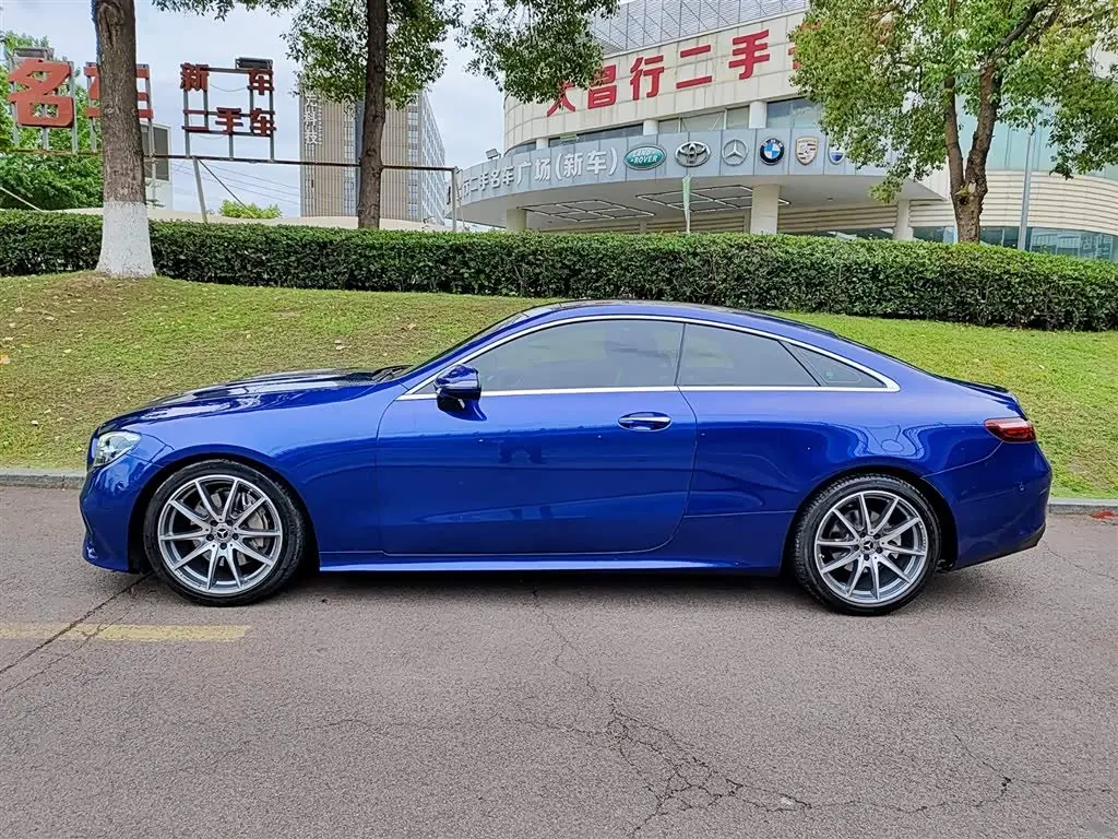 Mercedes-Benz E-Class 2021 — Photo 3/11