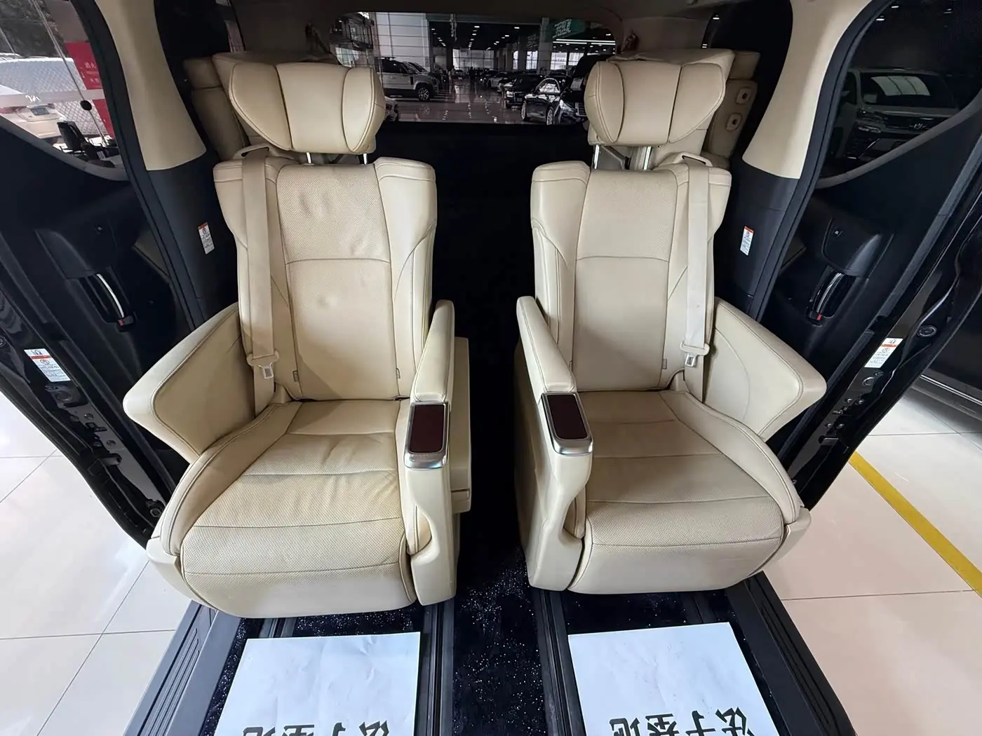 Toyota Alphard 2018 — Фото 15/20