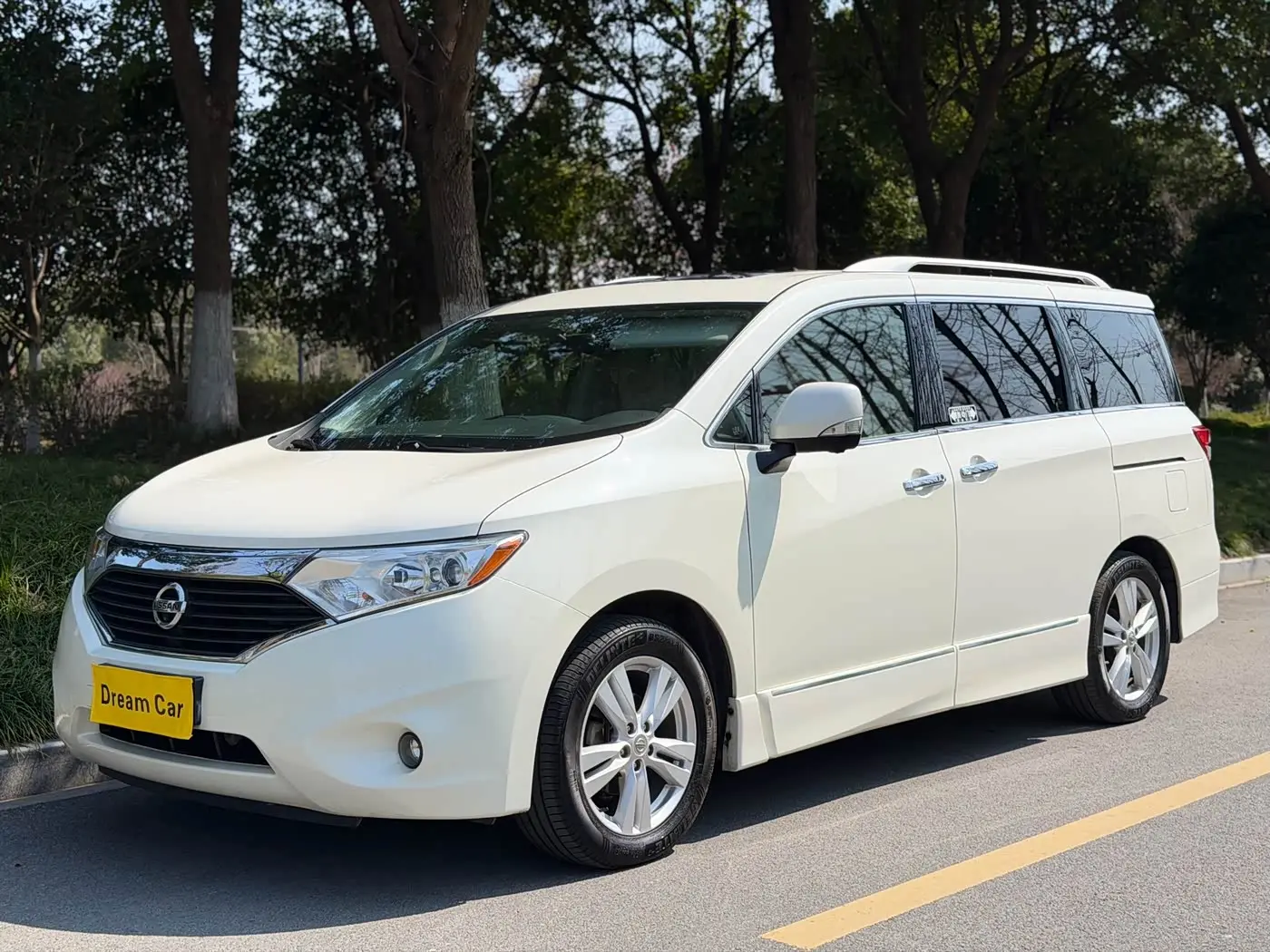 Nissan Quest 2018 — Фото 1/20