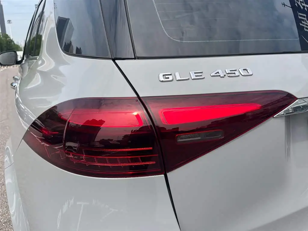 Mercedes-Benz GLE 2023 — Photo 10/18