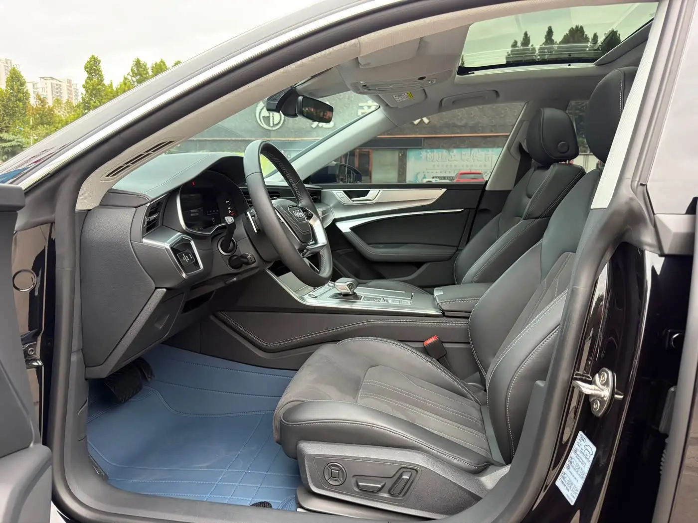 Audi A7L 2024 — Photo 7/15