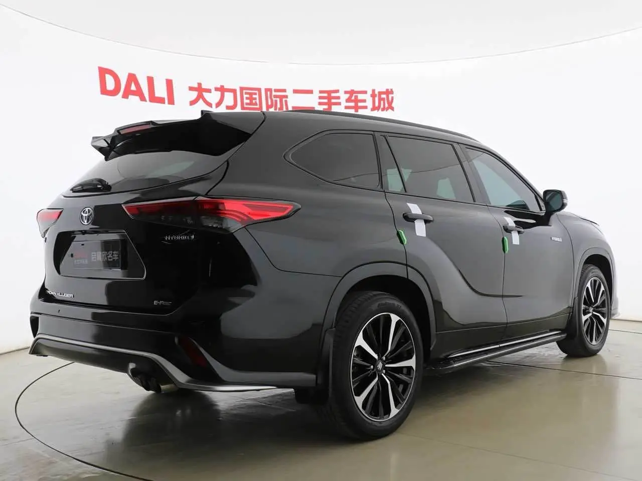 Toyota Crown Kluger 2021 — Photo 14/16