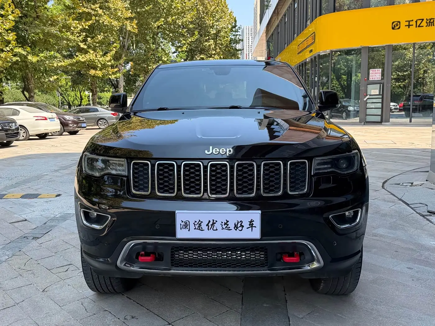 Jeep Grand Cherokee 2017 — Photo 2/18