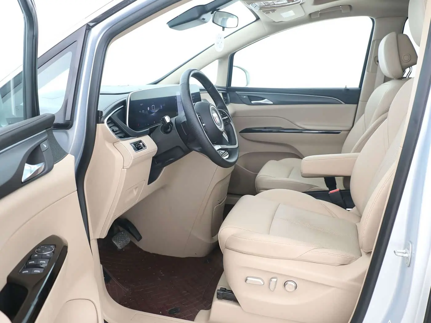 Buick GL8 New Energy 2025 — Photo 6/16