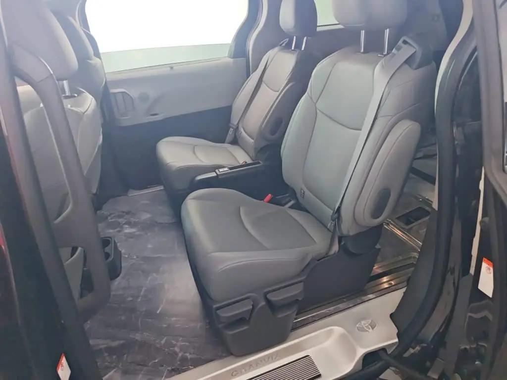 Toyota Granvia 2023 — Photo 17/20