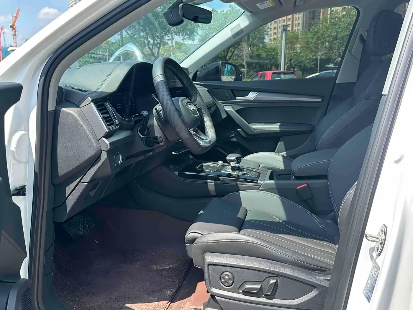 Audi Q5L 2023 — Photo 8/14