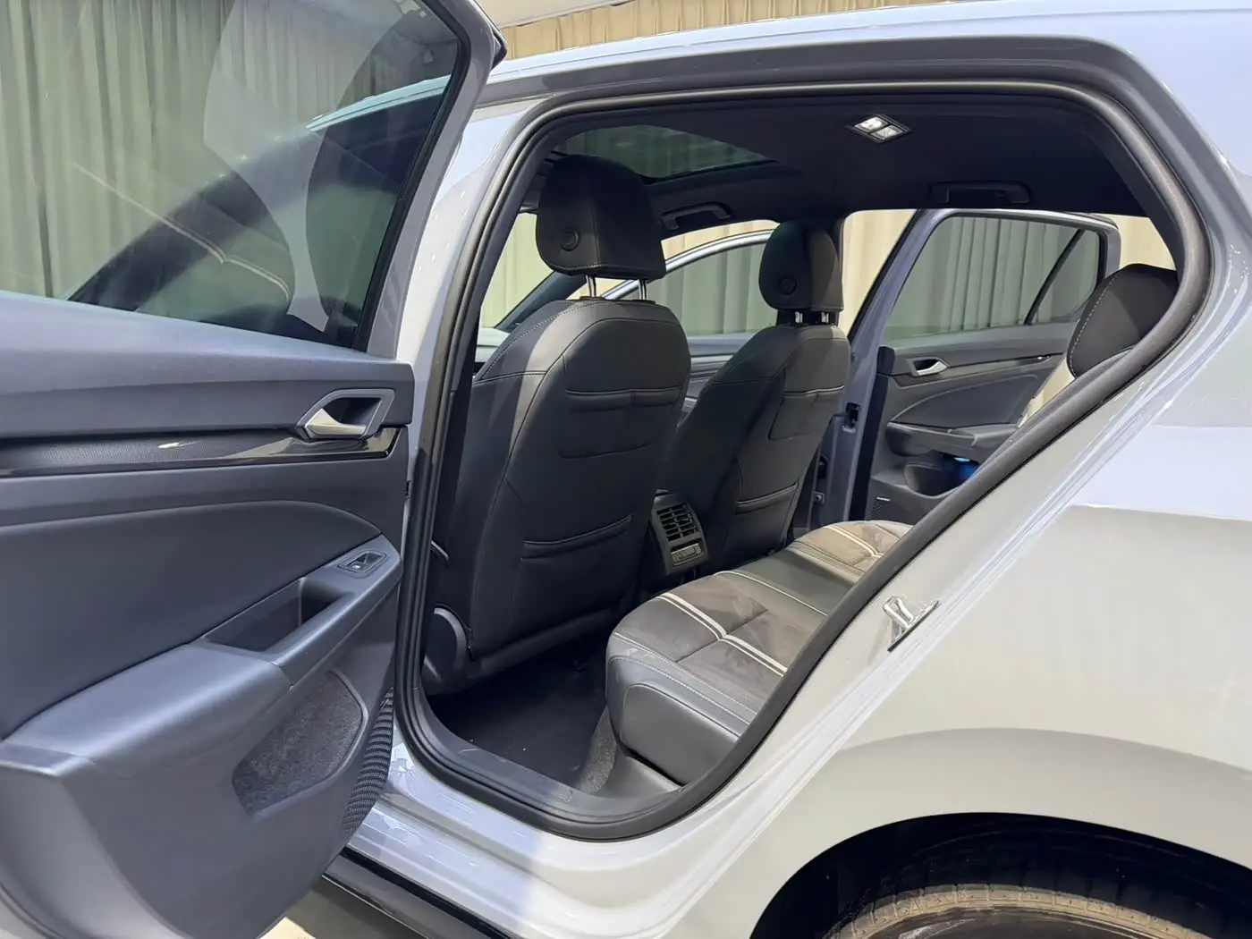 Volkswagen Golf 2023 — Photo 10/17