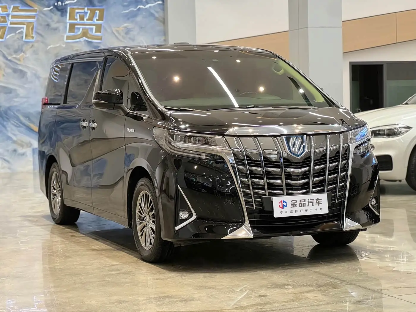 Toyota Alphard 2023 — Photo 3/16