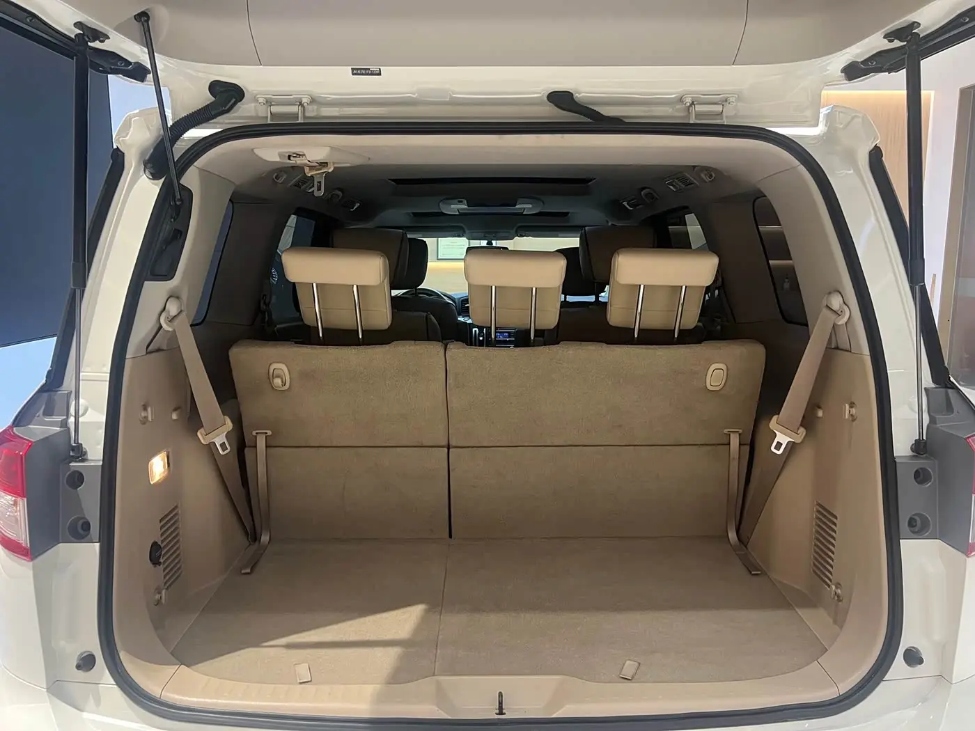 Nissan Quest 2016 — Photo 11/20