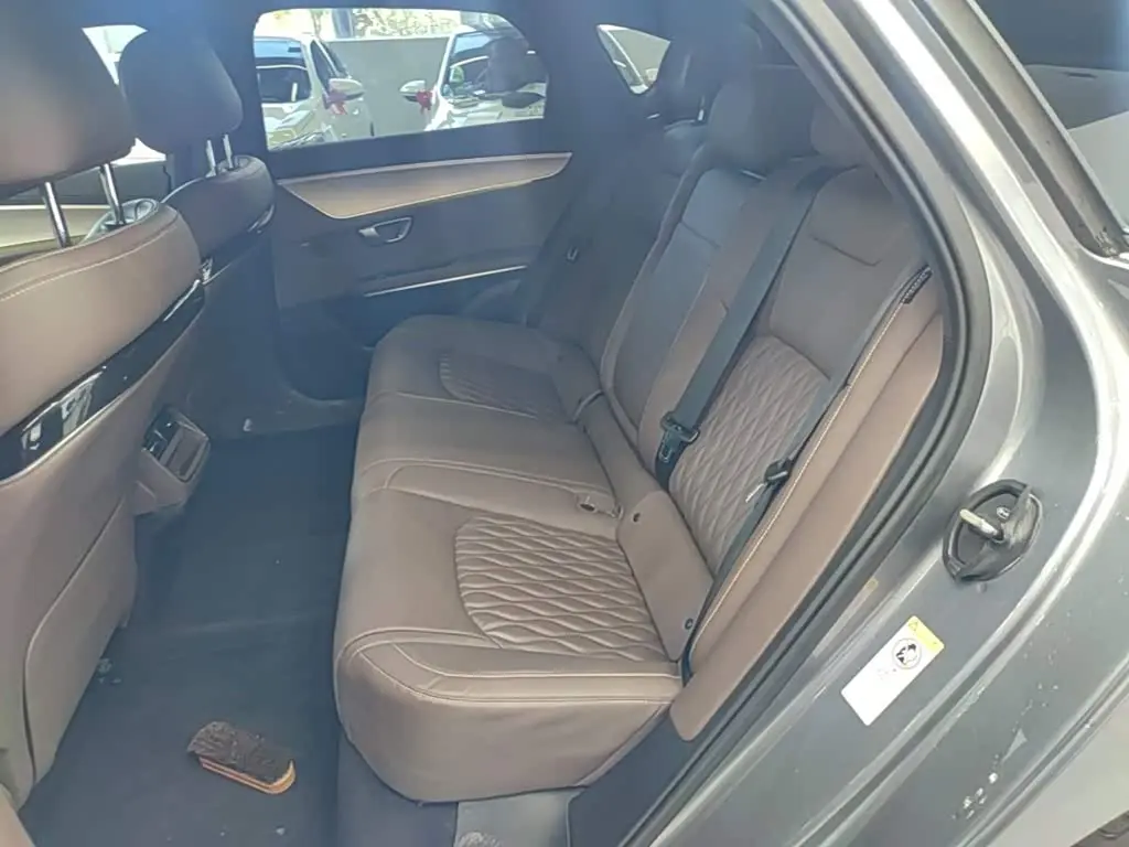 BYD Han 2023 — ფოტო 17/20