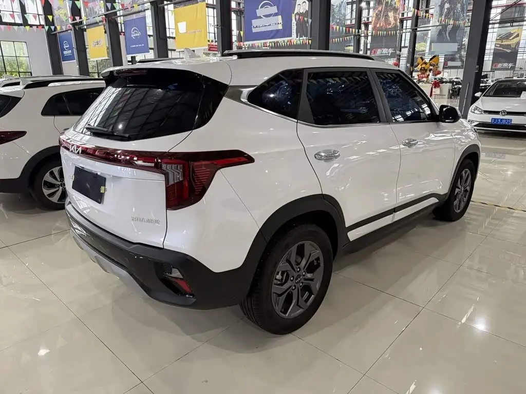 Kia Seltos 2023 — ფოტო 6/10