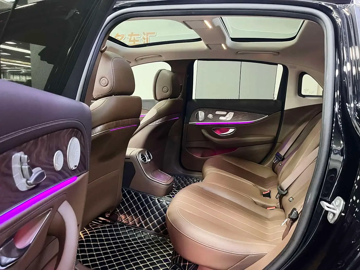 Mercedes-Benz E-Class 2022 — Photo 7/14