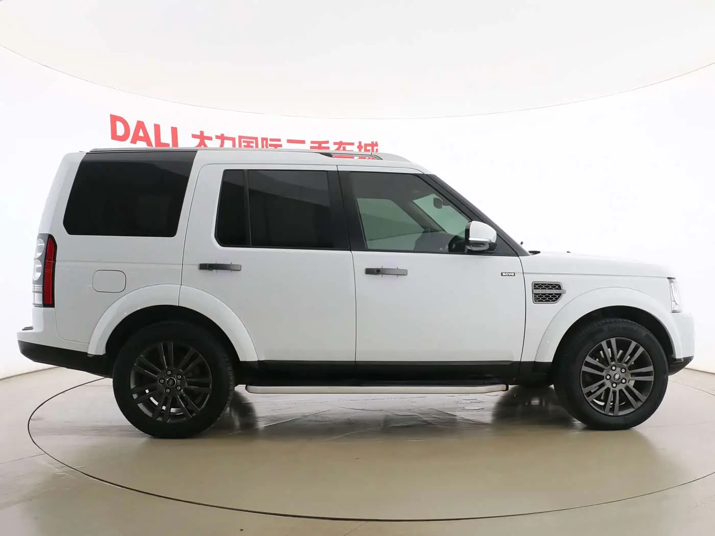 Land Rover Discovery 2016 — Photo 16/16