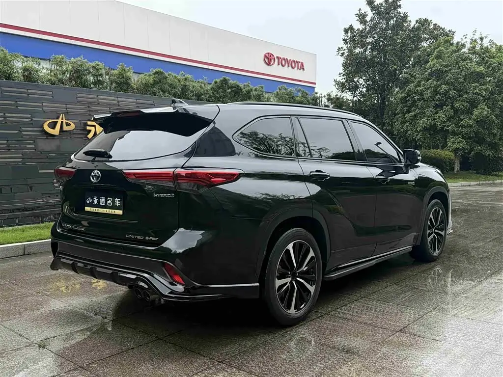 Toyota Crown Kluger 2021 — Photo 5/17