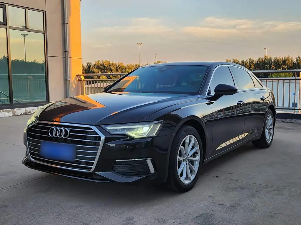 Audi A6L 2021 — Фото 1/20