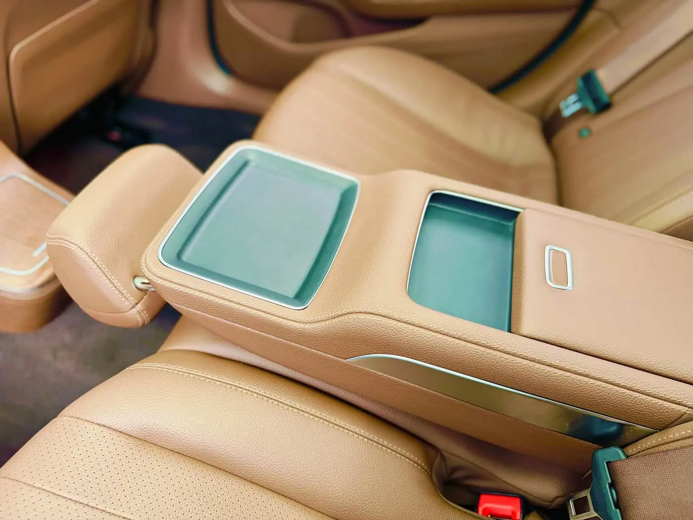 Mercedes-Benz E-Class 2023 — Photo 18/20