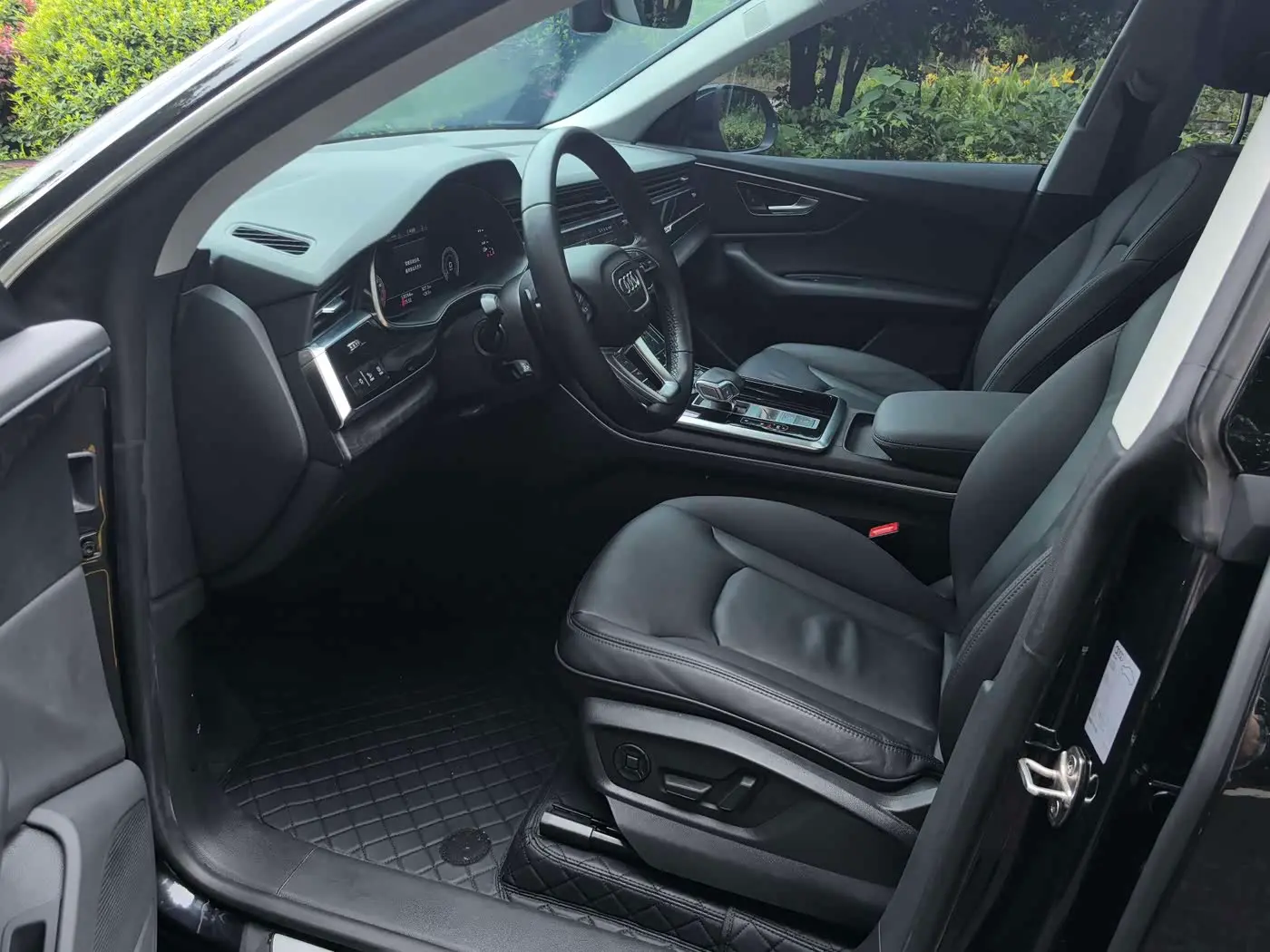 Audi Q8 2021 — Photo 7/17
