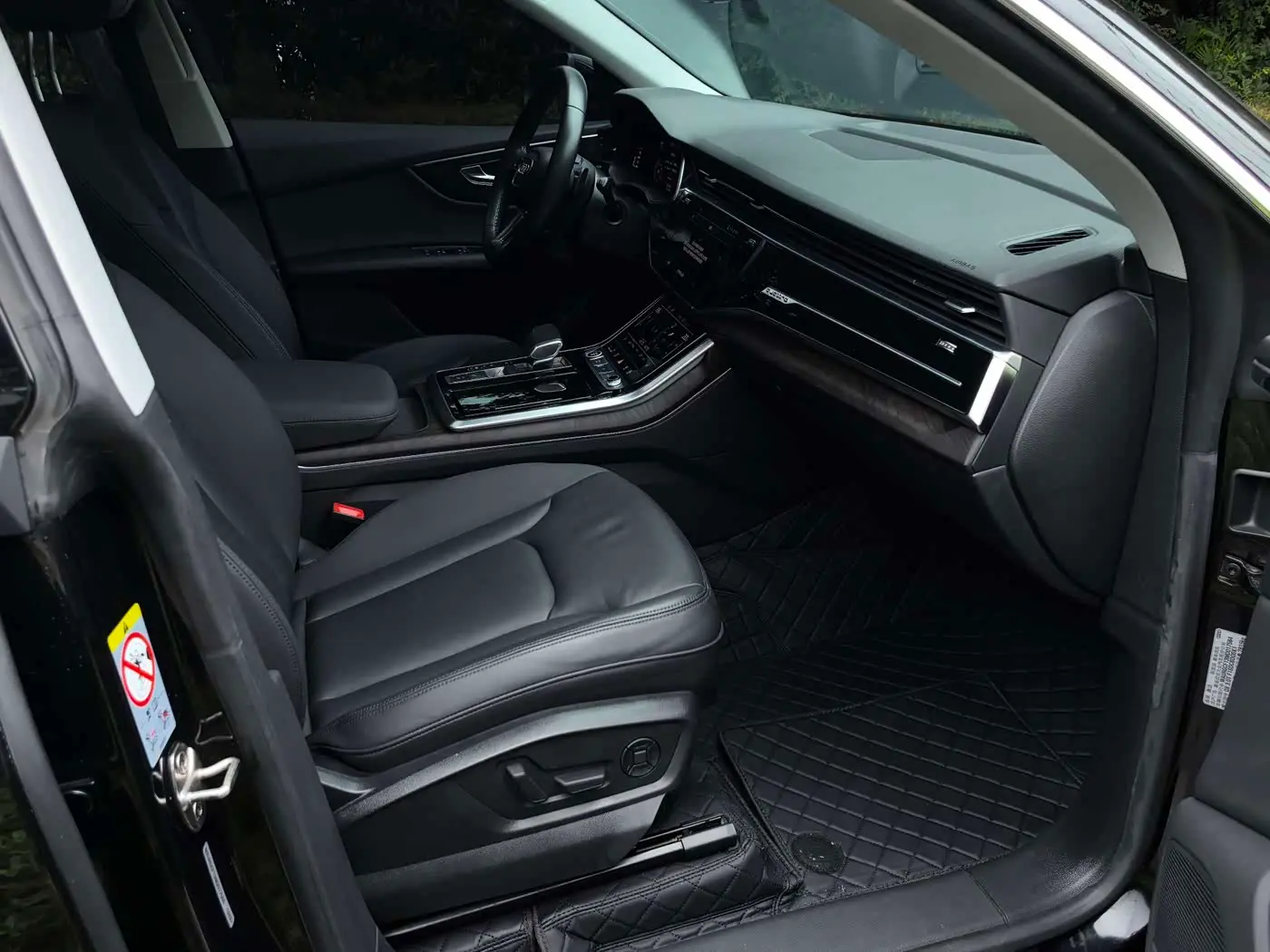 Audi Q8 2021 — Photo 9/17